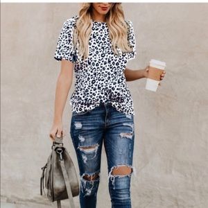 NWT Chelsea & Theodore Womens Woven Top-Color-Snow Leopard-Size Medium.